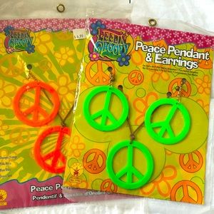 🍀 5 x $15🍀 NIB LOVE AND PEACE PENDANT AND EARRINGS ☮️
